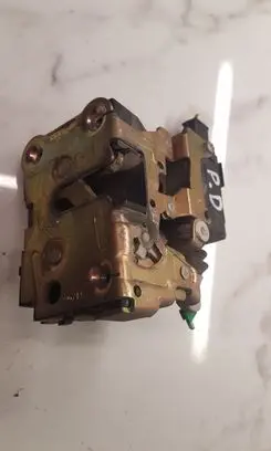 Renault Twingo I Front door lock