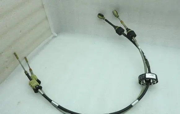 Opel Zafira B Gear shift cable linkage 55351948