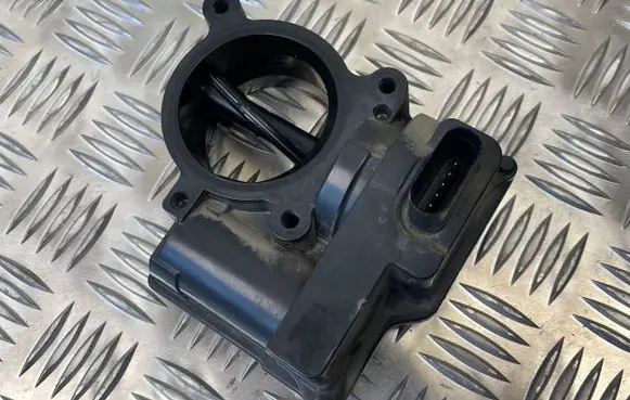 Volkswagen Golf VI Throttle valve 03C128063A