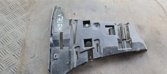 Volvo V70 Front bumper mounting bracket 09190304