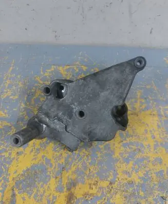 Volkswagen Touran I Engine mounting bracket 03G199207