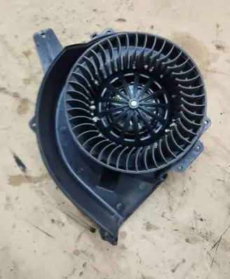 Volkswagen Polo Heater fan/blower 51986565