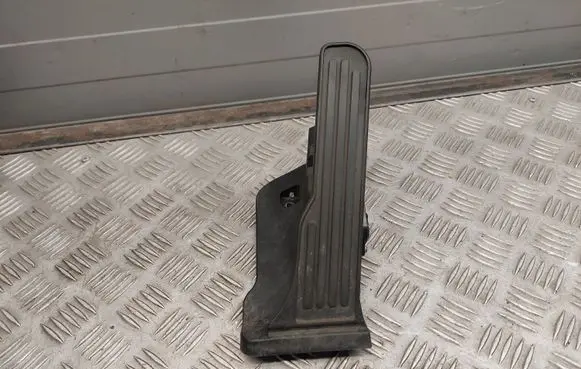 Chevrolet Camaro Accelerator throttle pedal 23390863