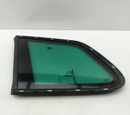 Volkswagen Touareg II Rear side window 7P6845297