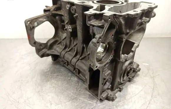 Opel Corsa F Engine block 10XVA7 HM05
