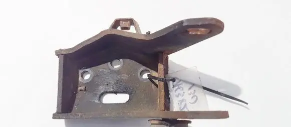 Toyota Avensis Verso Engine mounting bracket