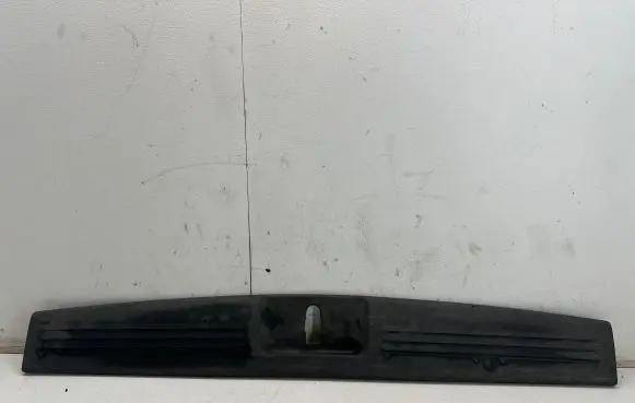 Trunk/boot sill cover protection