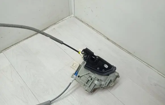 Audi A4 S4 B9 Rear door lock 4G0839015F