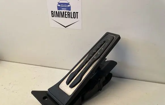 BMW 5 G30 G31 Accelerator throttle pedal 6871053