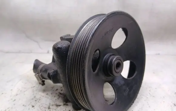 Opel Astra G Power steering pump 90473169