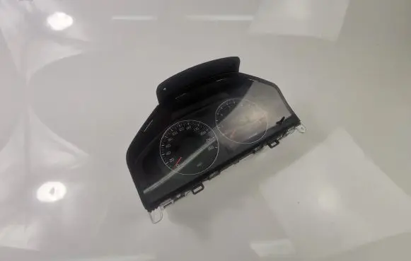 Volvo V70 Speedometer (instrument cluster) 31270899AA