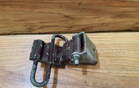 Audi A6 S6 C5 4B Rear door lower hinge 4a0833411a