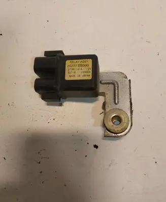 Nissan Pathfinder R51 Glow plug pre-heat relay 25237EB300