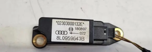 Audi A3 S3 8L Airbag deployment crash/impact sensor 8L0959643B 02303000132E 180897
