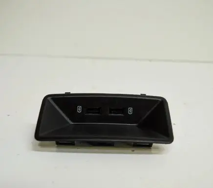 Seat Leon (5F) USB socket connector 5Q0035726L