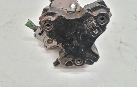 Volvo V70 Fuel injection high pressure pump 0445010111 30756125