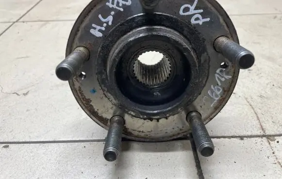 Hyundai Santa Fe Front wheel bearing hub 