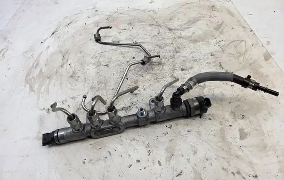 Jaguar XE Fuel main line pipe G4D39D280AA
