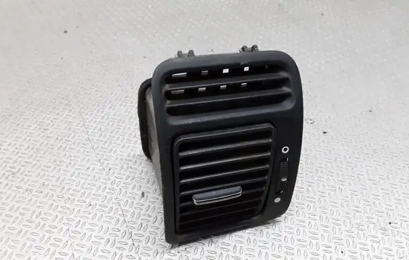 Honda CR-V Dashboard side air vent grill/cover trim