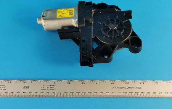 Volvo V70 Front door window regulator motor 970714101 1174077A 080328