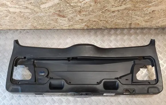 BMW 5 E39 Tailgate trim 8259917