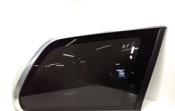 Volvo XC90 Rear side window