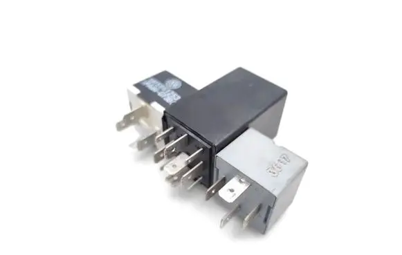Volkswagen Touareg I Other relay 7038900319 1H5951253 5DS00947018