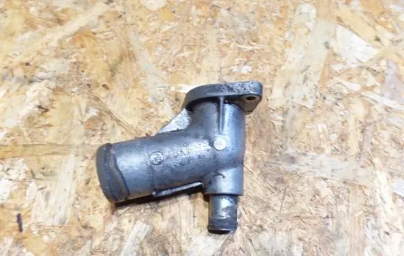Jeep Grand Cherokee (WK) Engine coolant pipe/hose A6422030131