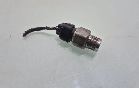 Toyota Avensis T250 Fuel pressure regulator 8945860010