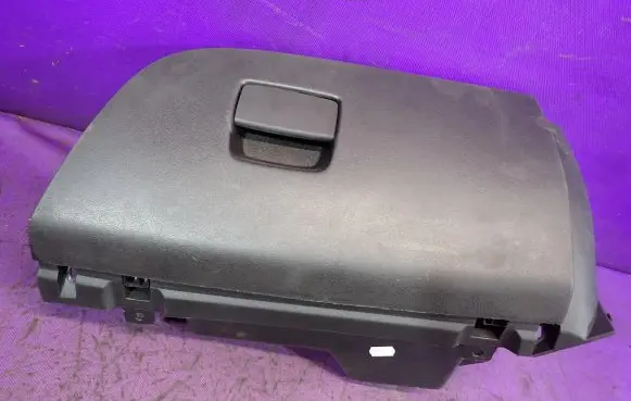Glove box