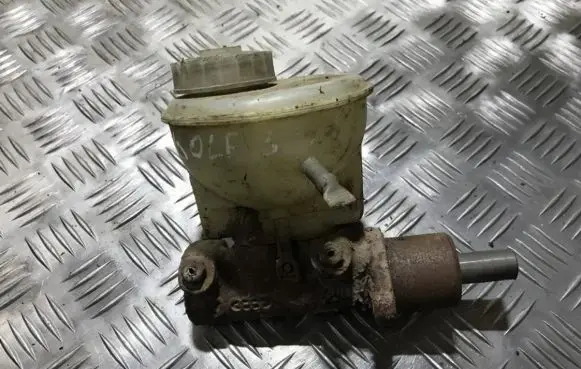 Volkswagen Golf III Master brake cylinder 1h1611307a