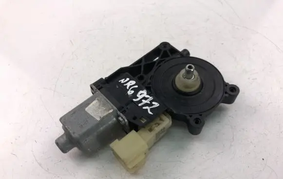 Ford Kuga II Front door window regulator motor 0130822734