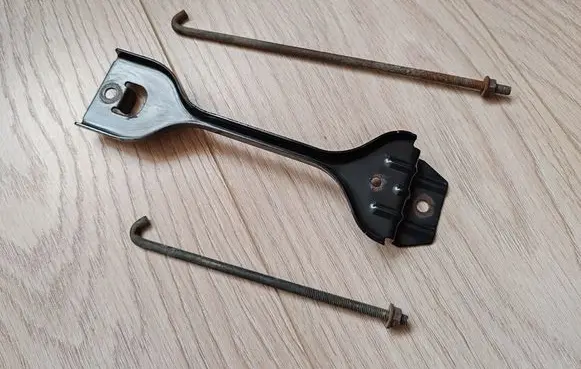 Subaru Legacy Battery bracket 
