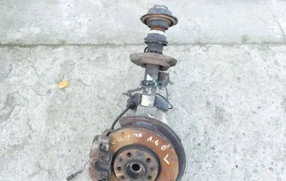 Alfa Romeo Giulietta Front wheel hub spindle knuckle