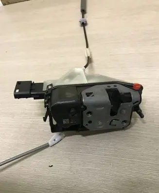 Citroen C4 Cactus Rear door lock 16942583