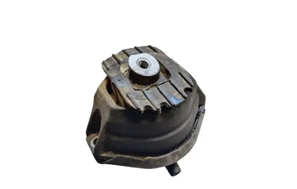 BMW 5 E60 E61 Engine mount bracket 6770641