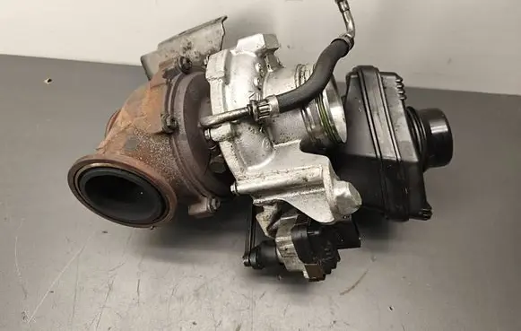 BMW 5 F10 F11 Turbo 7823270 8060945010S V8000051