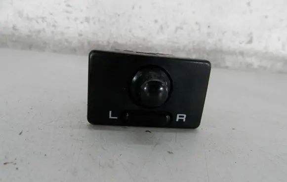 Subaru Impreza I Wing mirror switch 