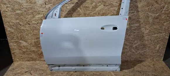 Mercedes-Benz GLA H247 Front door B004825