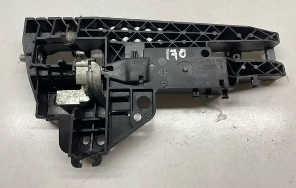 Audi A4 S4 B8 8K Front door exterior handle/bracket 8T0837885B