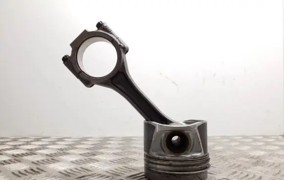 Audi A5 8T 8F Piston with connecting rod CGLC 038J V400