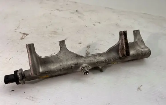 BMW 4 F36 Gran coupe Fuel main line pipe 7639975