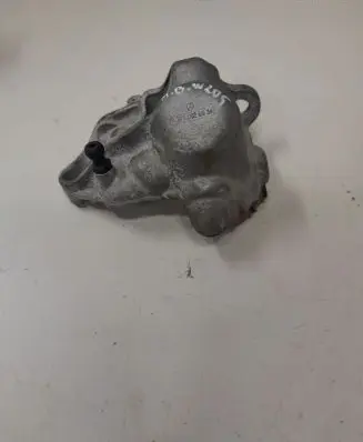 Engine mounting bracket