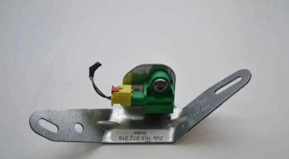 Volkswagen Golf VI Airbag deployment crash/impact sensor 5K0959351 1K6972319