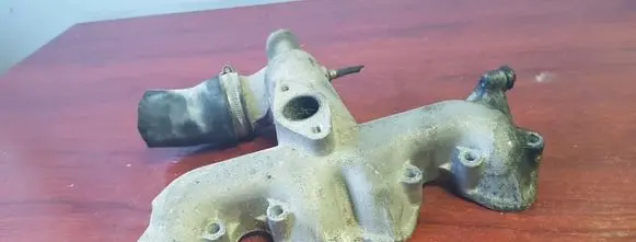 Volkswagen Golf III Intake manifold 028129711