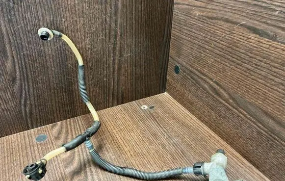 Fuel injector supply line/pipe