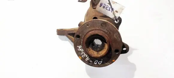 Front wheel hub