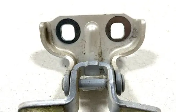 Chevrolet Volt I Rear door upper hinge A046057 P10080