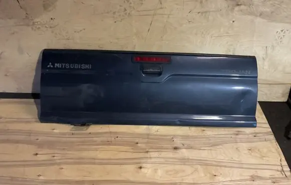 Mitsubishi L200 Pick-up truck tonneau cover 