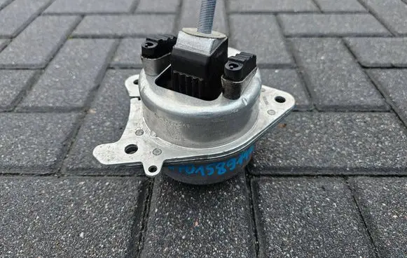 Maserati GranTurismo II Engine mount vacuum valve 6701589140